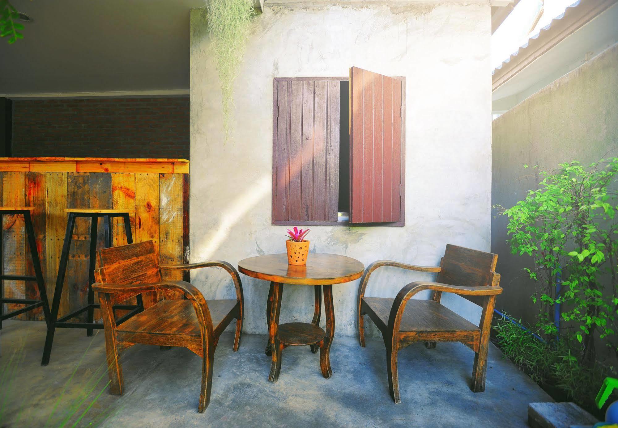 Manon Hostel Chiang Mai Exterior photo