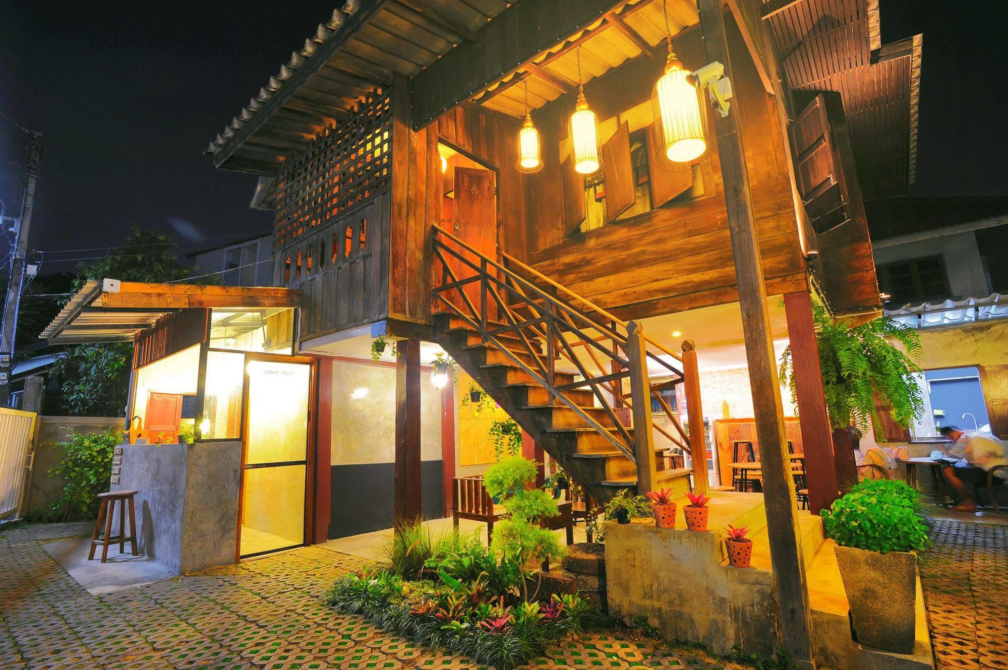 Manon Hostel Chiang Mai Exterior photo