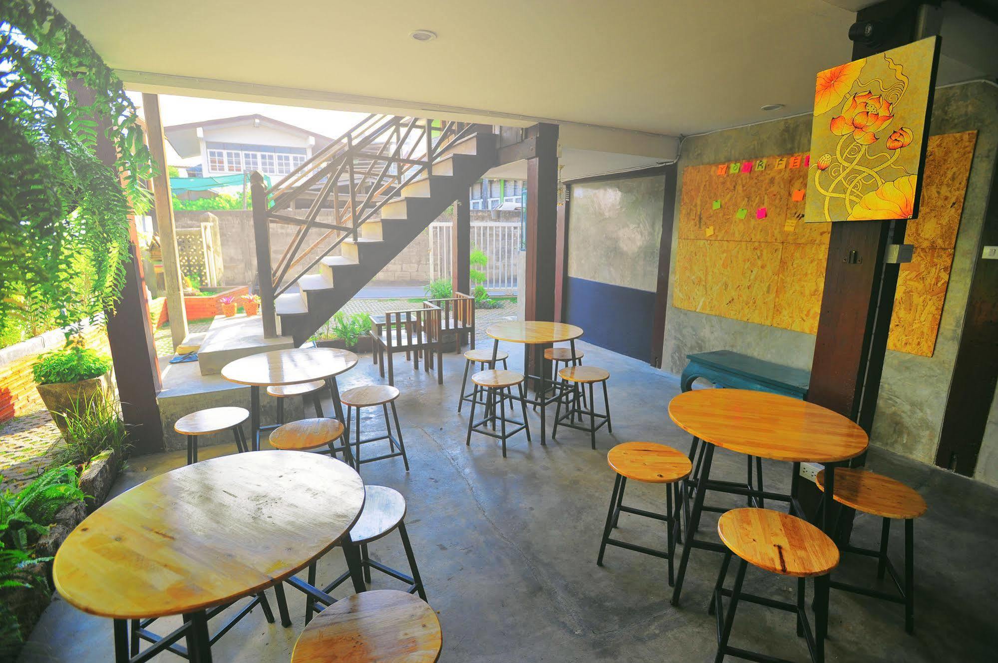 Manon Hostel Chiang Mai Exterior photo